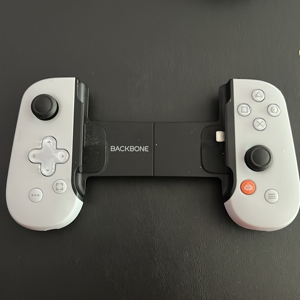 Backbone One Mobile Gaming Controller 1st Gen for iPhone (lightning adapter)